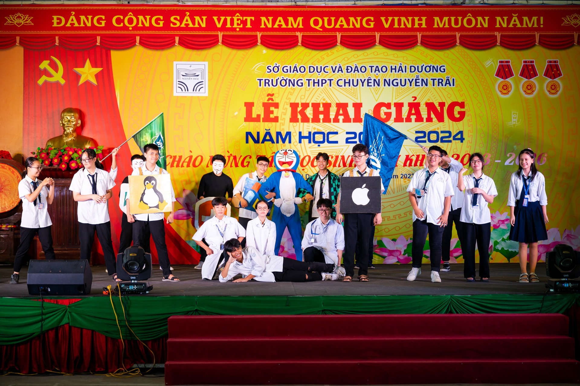 Nhấn để phóng to